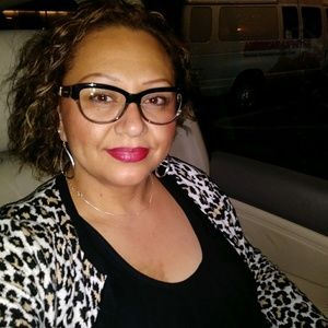 Meet your Posher, Damaris